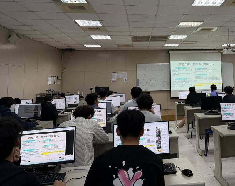 教育部攜手大學推線上程式語言課 助攻高中職學生成AI人才