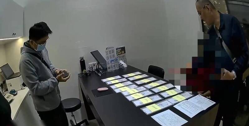 高雄婦人持假鑽詐騙百貨專櫃得手逾四百萬元 二度上門遭逮