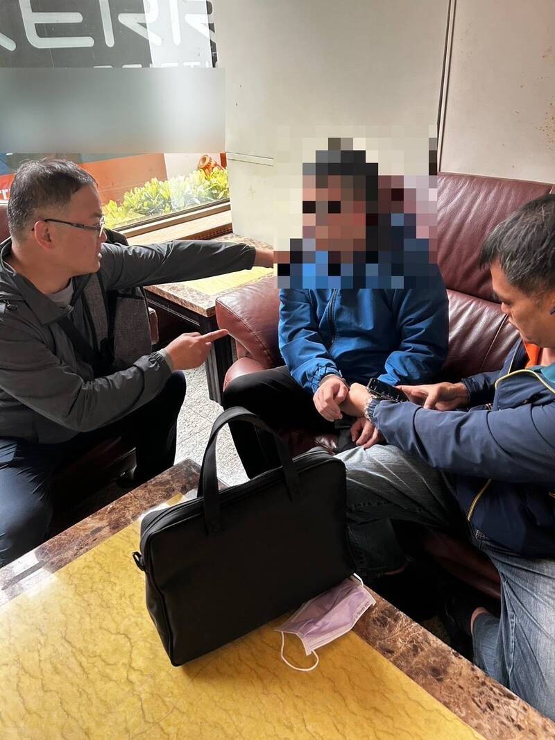 交友、投資攏係假! 警伏擊緝獲車手、監控手保住160萬