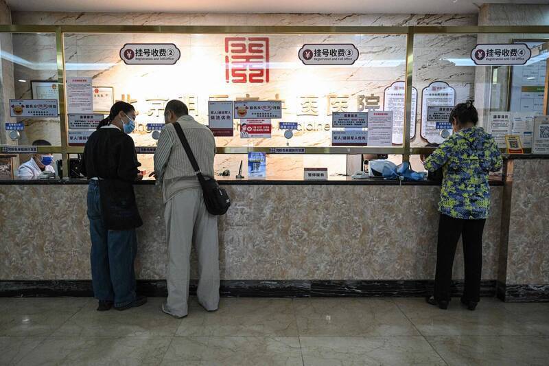 中國醫療崩潰危機加劇！1362家民營醫院倒閉 公立醫院慘虧