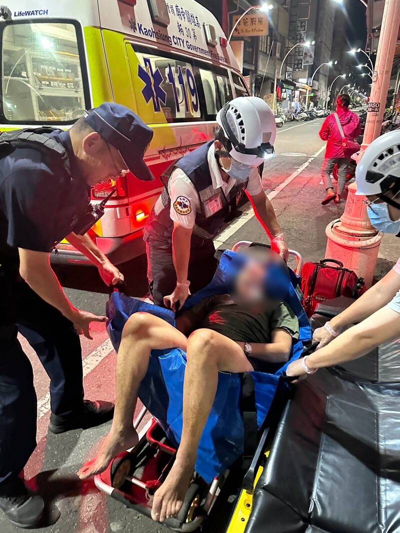 警破門救援失聯男子 及時排除梗塞物鬼門關搶回一命