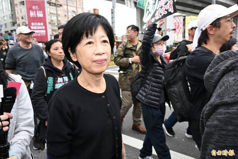 陳佩琪追問北檢72本存摺貪污證據 張育萌酸：619萬說法已經有第四版