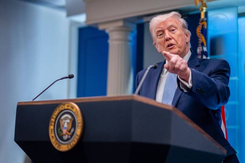 川普重手出擊!宣布對伊朗軍火供應國商品即刻開徵50%關稅