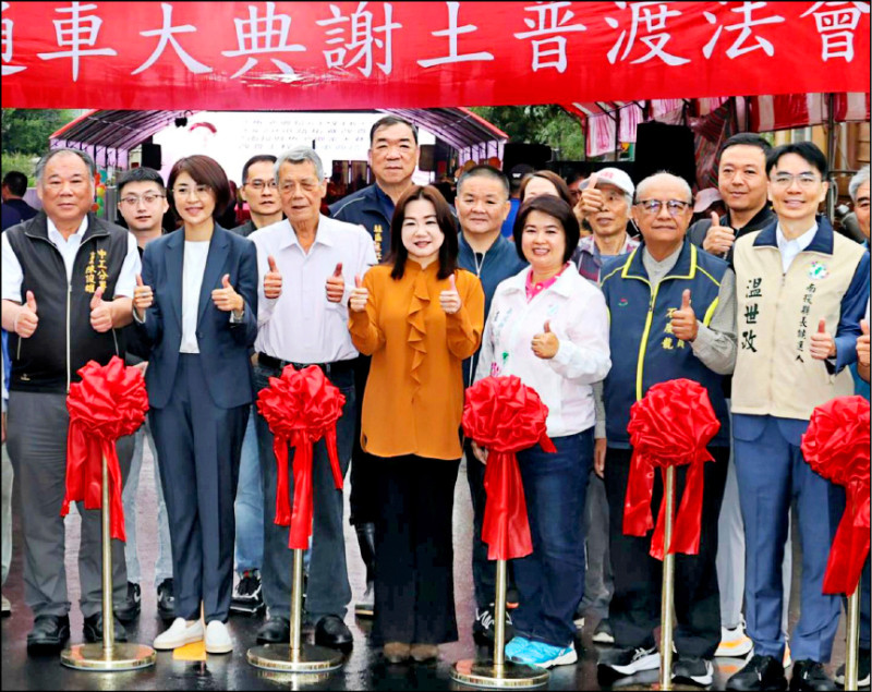 投61線拓寬通車 藍綠縣長參選人首度同框