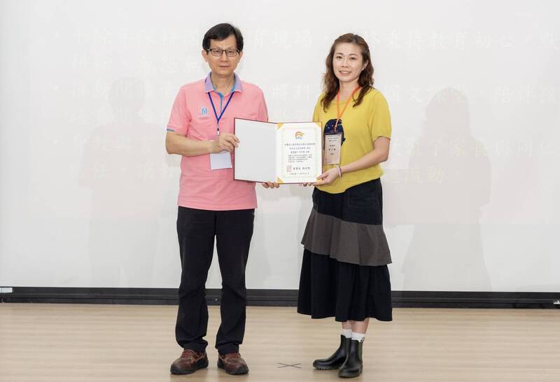 小岳飛忠孝獎、大慈獎頒獎  後壁國中老師邱子維獲金質獎