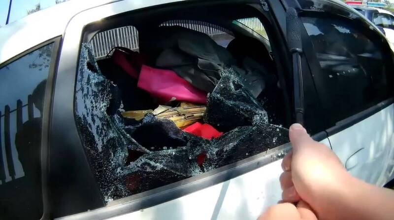 換尿布一轉身傻眼!小女嬰反鎖高溫車內 粗心媽嚇壞警破窗救援