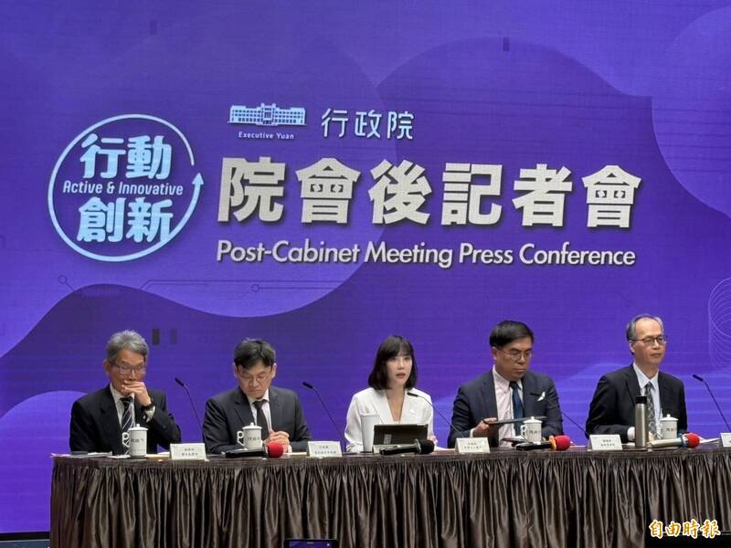 好市多、家樂福祭塑膠袋限購令 行政院:不評論特定廠商行為