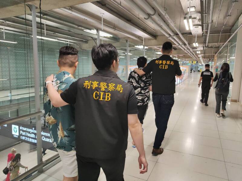 竹聯幫弘仁會車手淪通緝犯  蔣囷祐潛逃柬埔寨刑事局押解返台