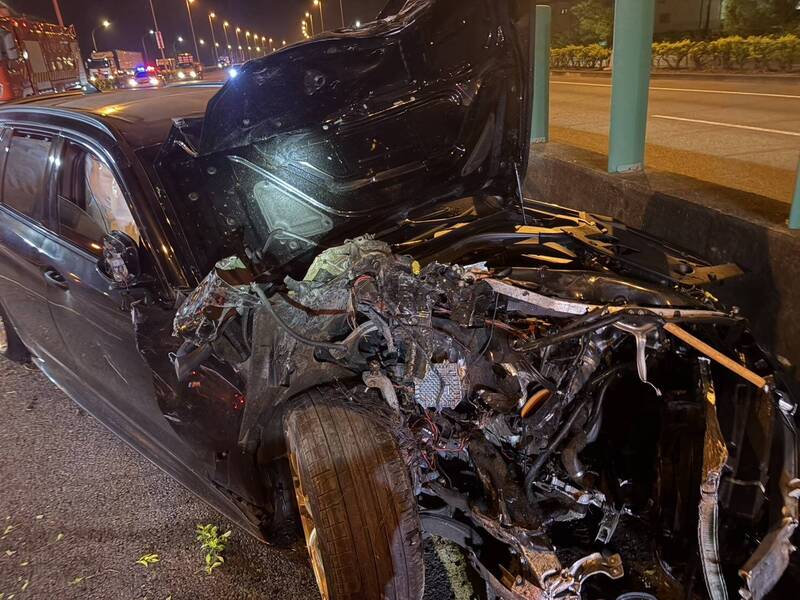 台南國8追撞車禍!小貨車司機噴飛不治 轎車駕駛肇逃
