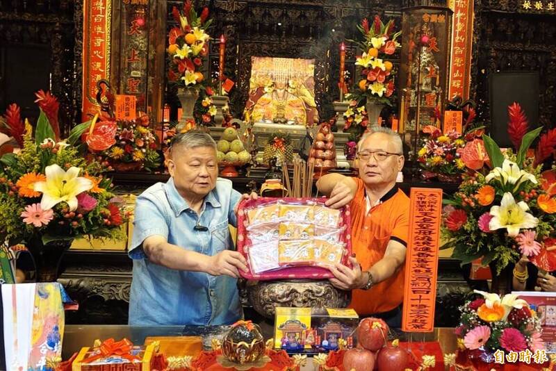 媽祖信眾必收!台中郵局開賣大甲媽祖郵摺 買就送Q版波波鴿零錢包