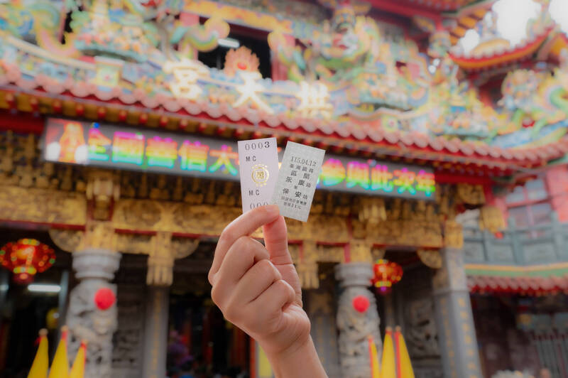 交通部應援粉紅超跑 台鐵勇字車票、「停讓保平安」貼布限量送