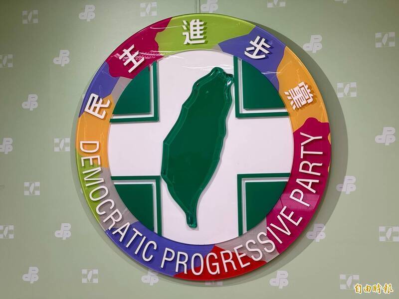 民眾黨批物化白營女性是「禮物」 民進黨反擊:消費議題博聲量