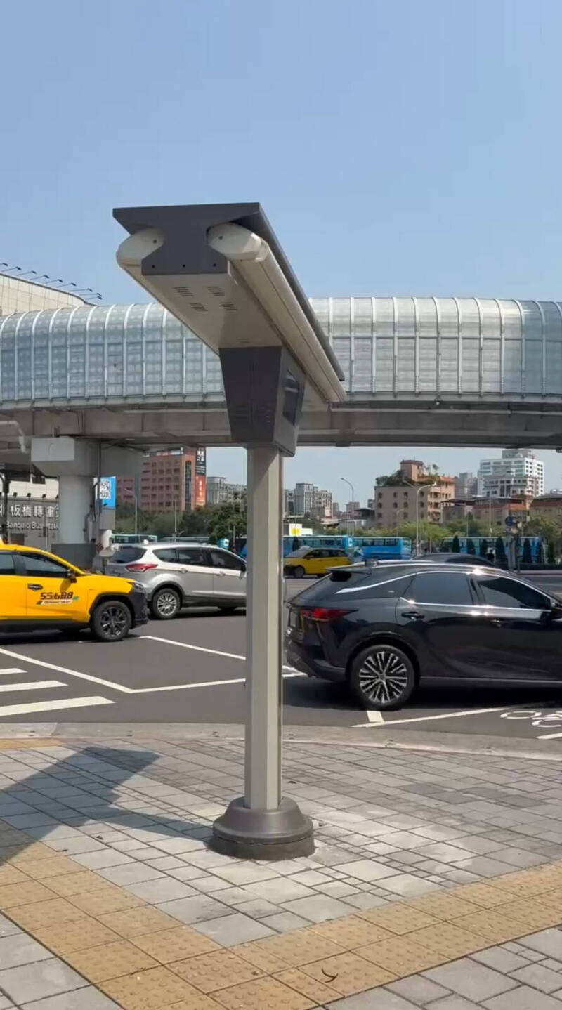 新北試辦自動化人行道遮陽傘獲好評 交通局揭規劃時程與未來計劃