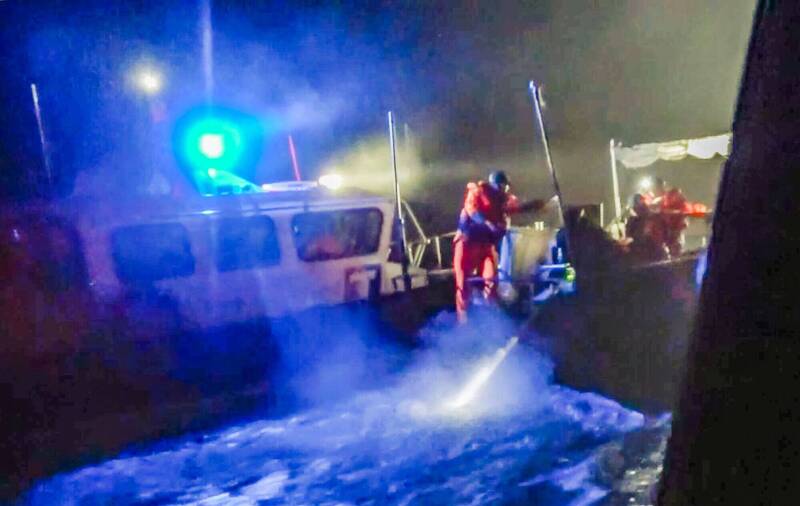 中國「三無船」摸黑闖金門水域  海巡依法取締捍衛主權