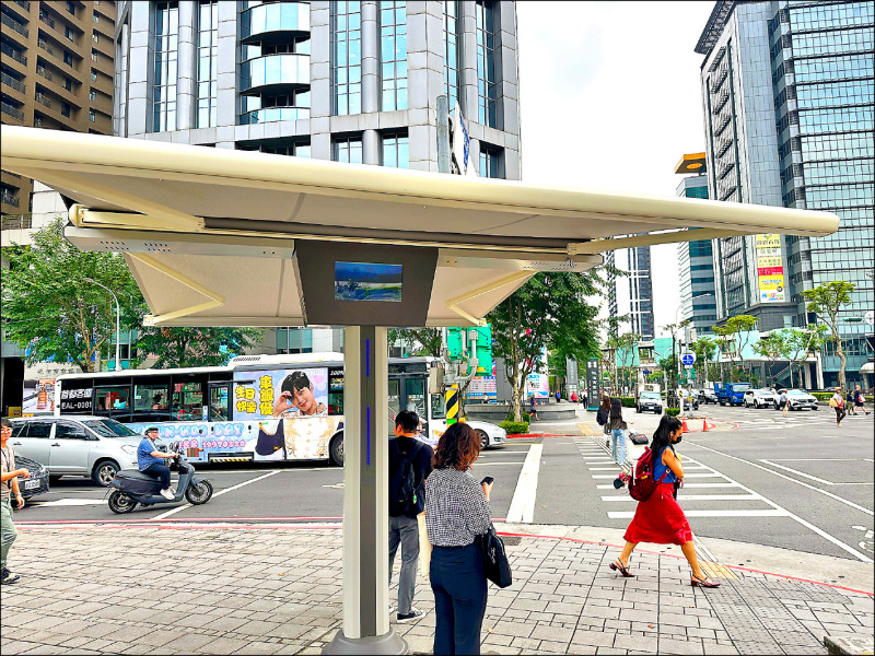 (北市)信義區人行道今夏設遮陽傘 議員批慢半拍