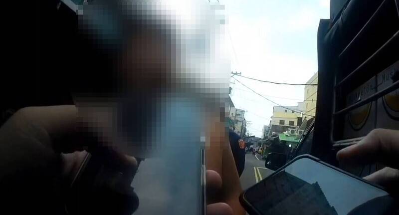 照 16案通緝男市場打零工躲2年多 因違停卸貨露餡被逮