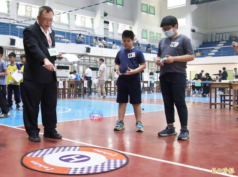 全台首場無人機檢修賽 溪口國中化身「維修基地」選手偵錯破關