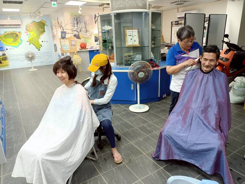 特戰志工前進澎湖南方四島不只淨灘 加碼修復步道+義剪