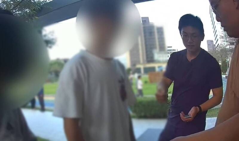 桃园警方破获诈骗案，逮捕车手及取水手。（警方提供）