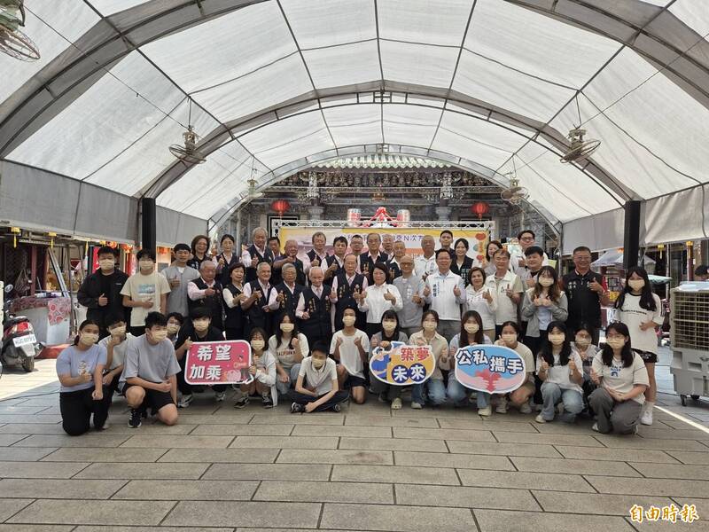 鼓勵青少年築夢 嘉義城隍廟慈善會攜手市府1比1贊助經費