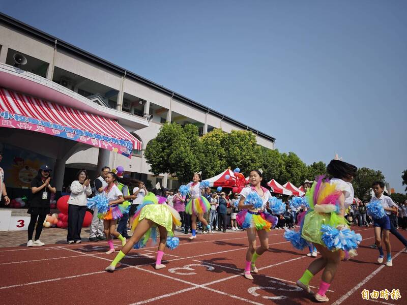 屏東潮州光華國小比民國早一年創校 嶄新跑道今陪學校過生日啟用