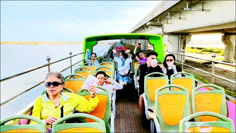 台南雙層巴士賞玩 12遊程城市尋寶