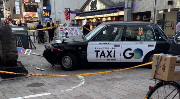 大阪難波站附近計程車衝上人行道釀2傷 其中1人為外國籍