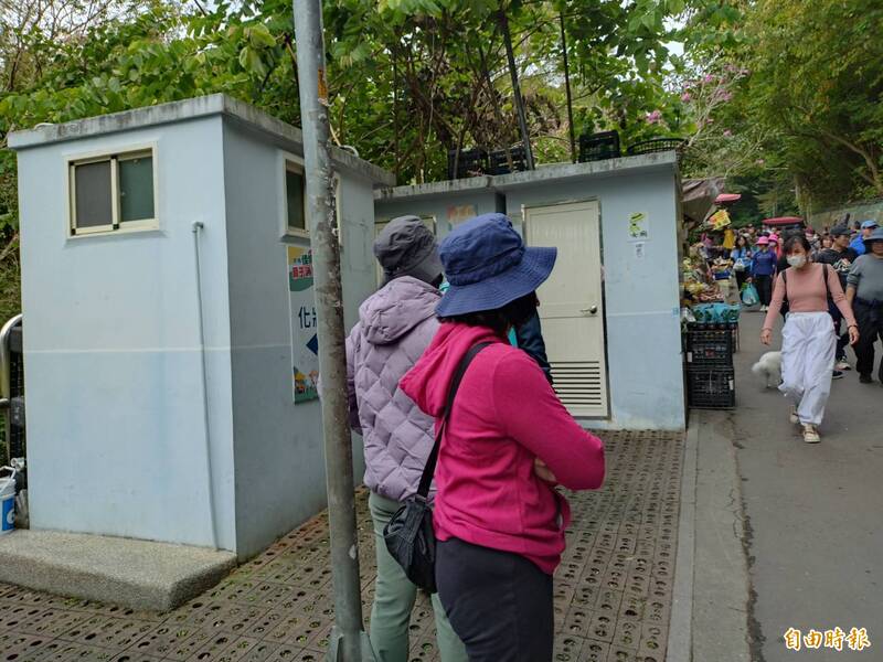 大坑步道人潮如織 遊客盼經補庫停車場建廁所