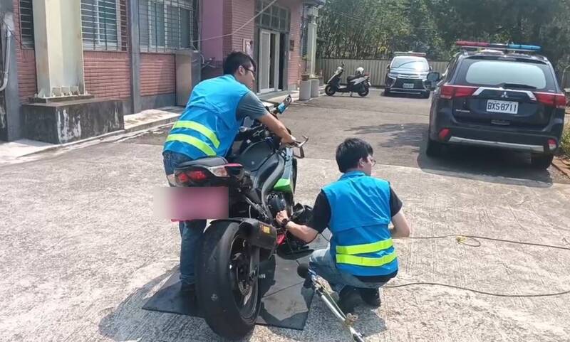 百萬重機假日跑山噪音超標 環警監聯合稽查開出罰單