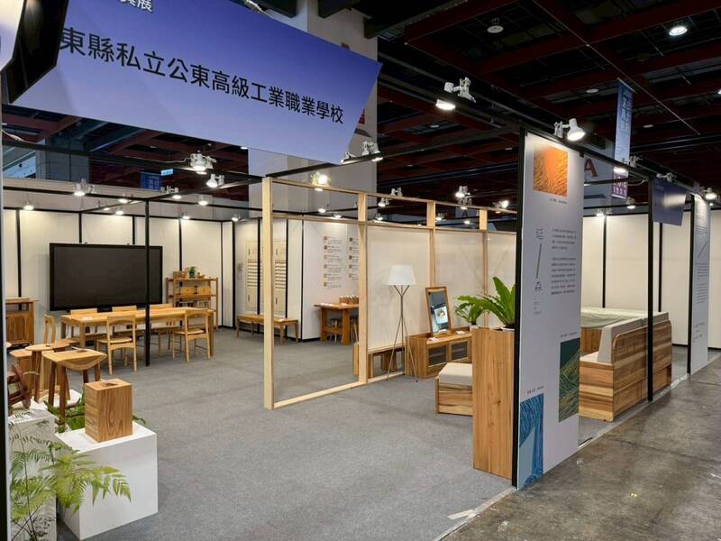 公東高工以國產材打造家具 展場吸引企業爭相合作