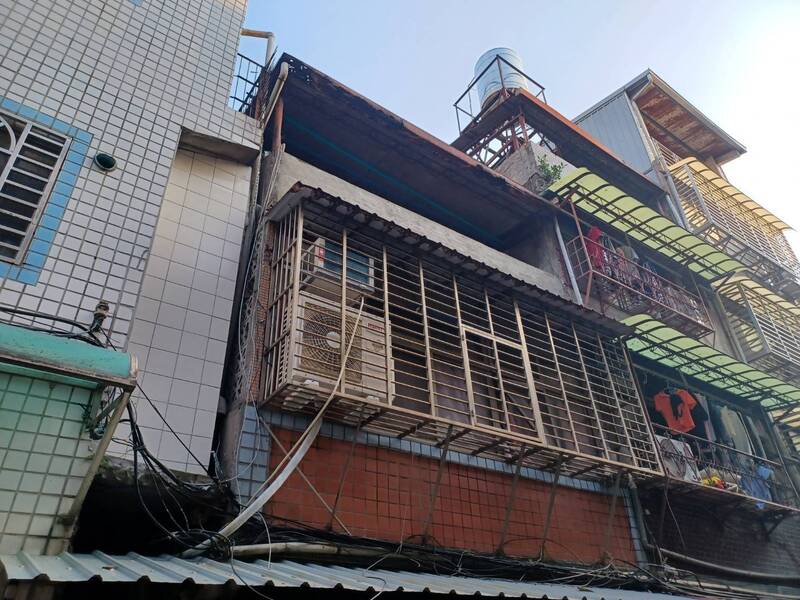 三重民宅氣爆！ 女兒一按打火機就出事燒燙傷 勇父衝上火場救回