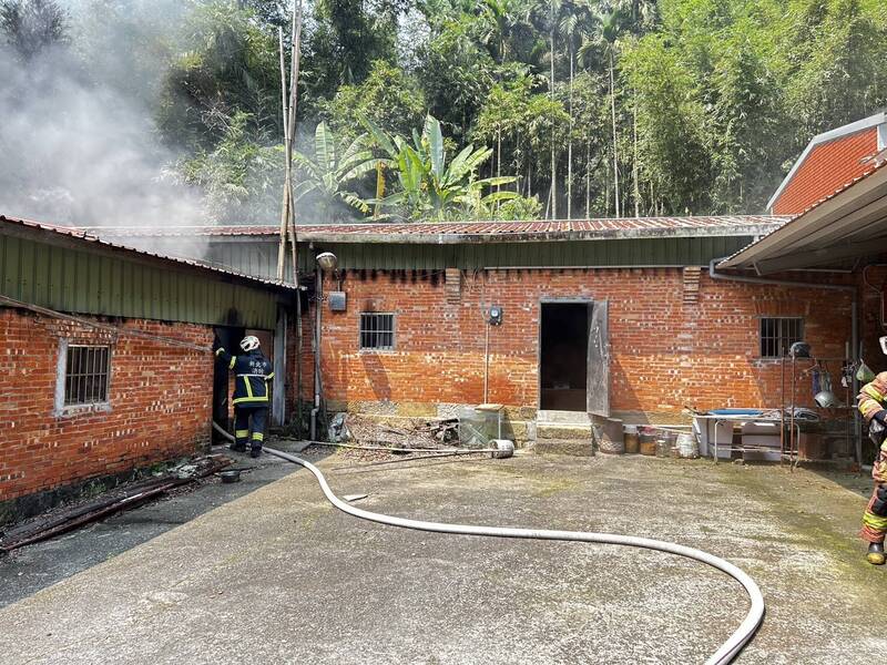 三峽三合院竄火 8旬翁倒臥屋內命危