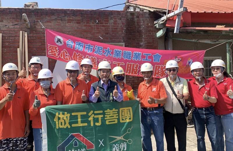 台南做工行善團啟動逾12年 為弱勢修屋累計326戶