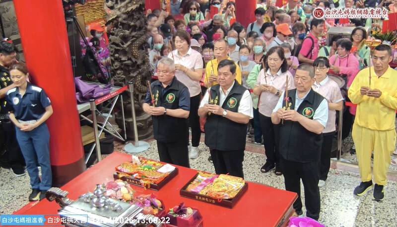 粉紅超跑12日深夜出發 大媽、爐主媽沐浴更衣