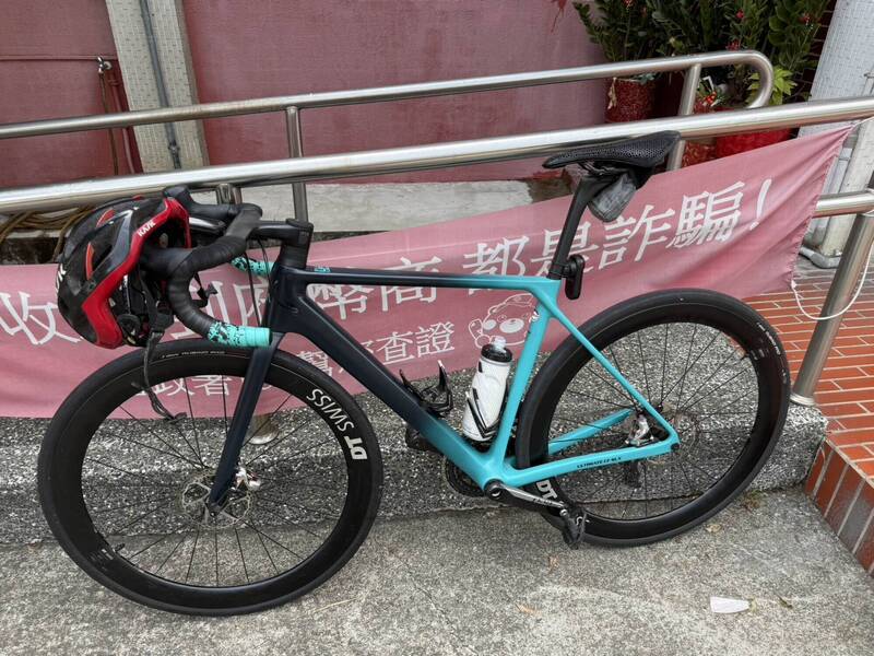 据行家观察，该辆自行车总价恐逾30万元。（警方提供）