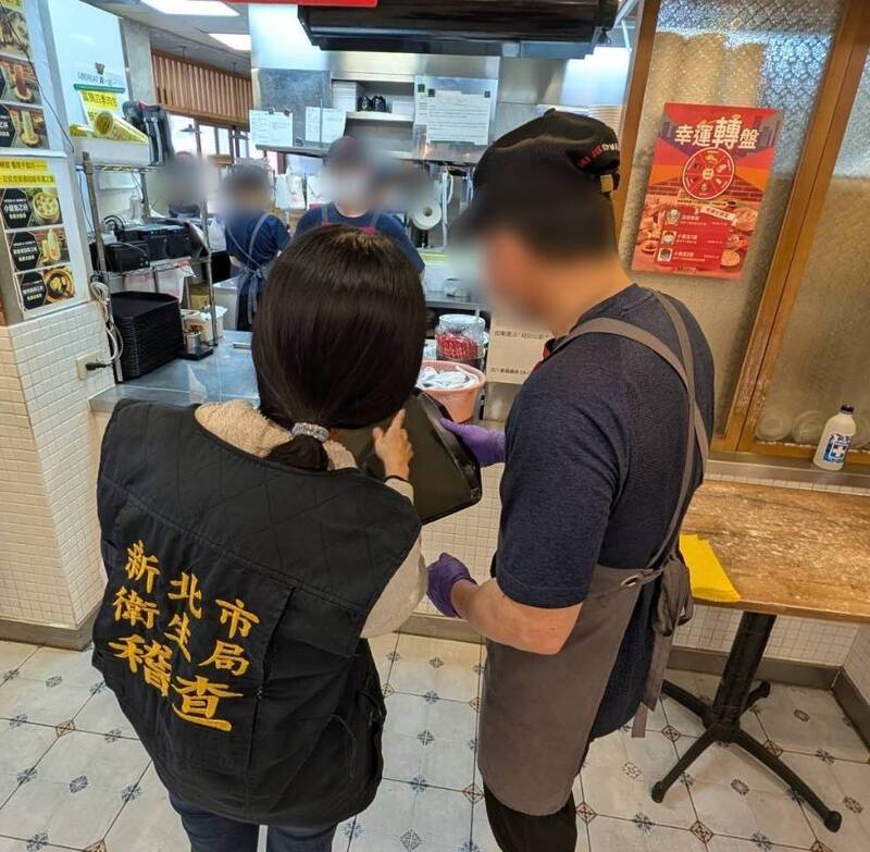 超噁!永和「世界豆漿大王」吃消夜赫見托盤有蛆 網:陰影揮不去