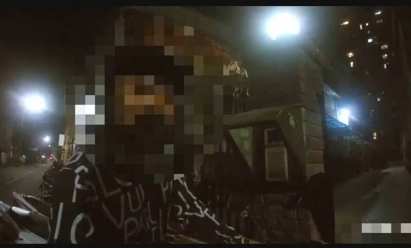 八里越南移工逃逸169天 酒駕微電車迴轉卡住被逮