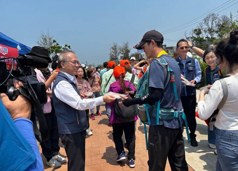 白沙屯媽祖進香登場 交通部鐵公路齊開疏運、結緣品限量送
