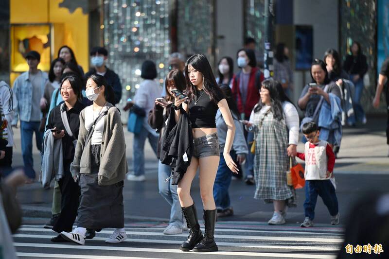 今炎熱南台飆36度高溫!「辛樂克」今晚轉強颱 大迴轉路徑曝