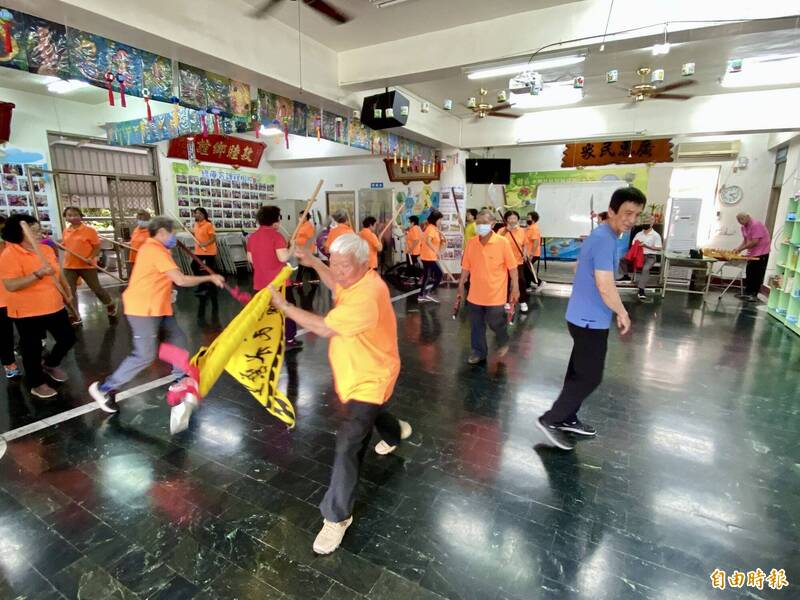 千歲團宋江陣1》解散半世紀 高雄「千歲團」宋江陣舞刀弄槍重出江湖