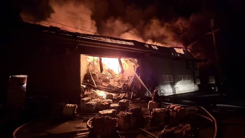 五股舊衣工廠大火 五股、八里、林口居民快關窗戶