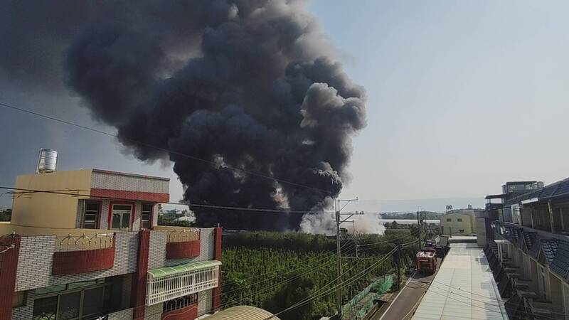 彰化田尾織布場傳火警 黑煙直竄天際