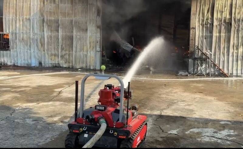 田尾紡織廠傳火警，鐵皮屋付之一炬 。（民眾提供）