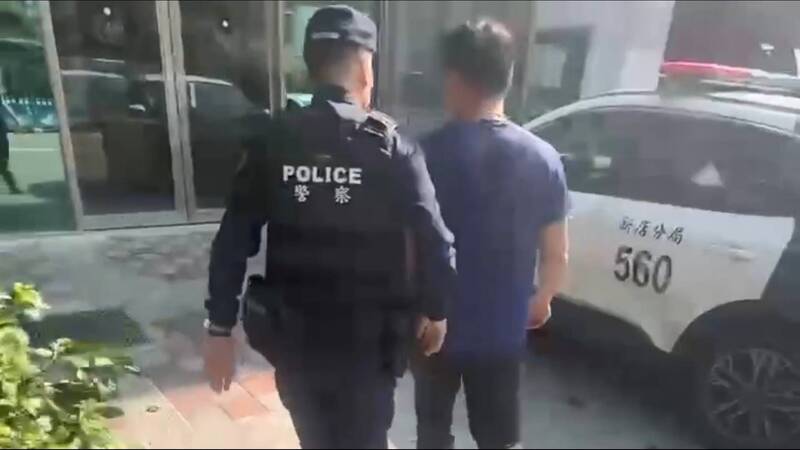 違停遭怒斥不滿尾隨騎士 他持棍棒攔車嗆「這我地頭」被送辦