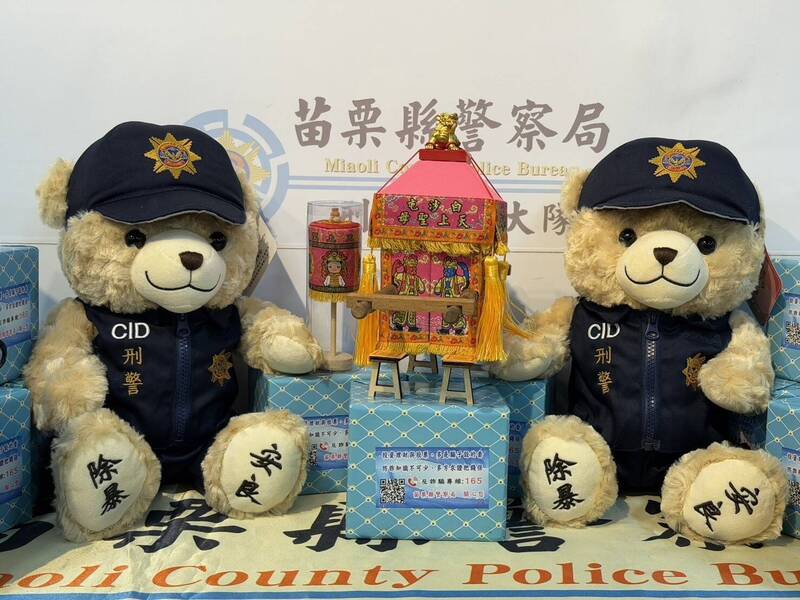 香燈腳注意! 苗警結合「粉紅超跑」推限量打詐神轎