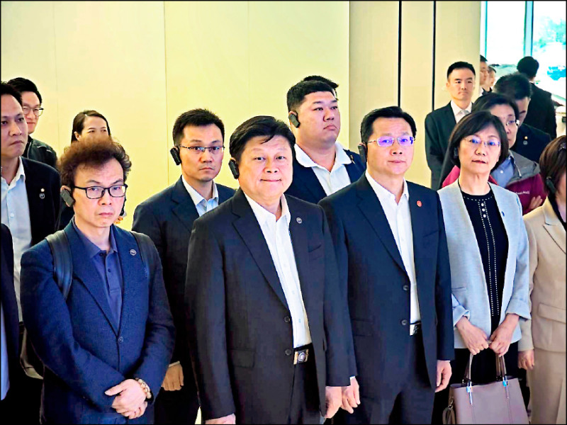 小米汽車股價腰斬 傅鄭接力參訪 北京雙圖謀