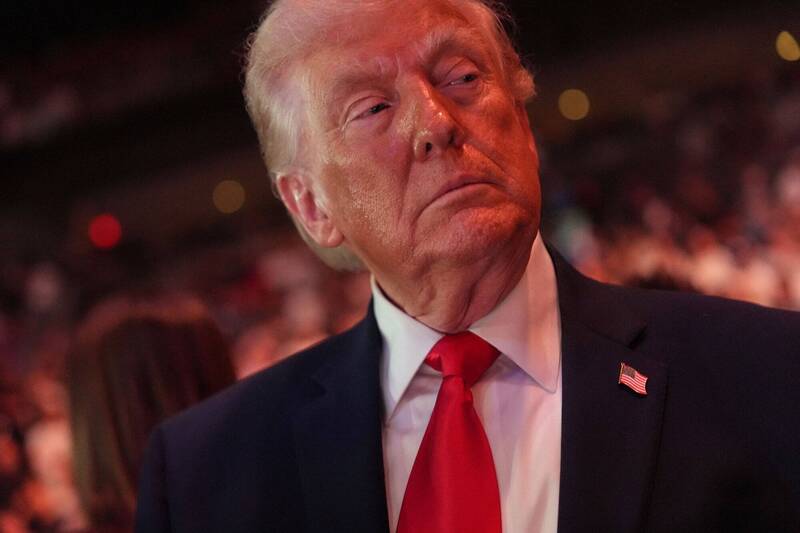 下令封鎖荷姆茲海峽後 川普擬恢復對伊朗有限軍事打擊