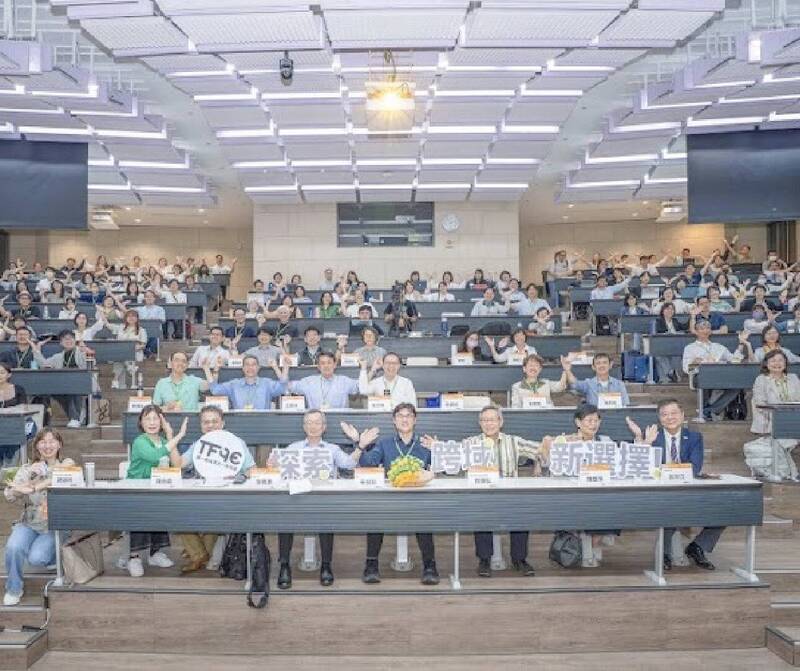 大一年「制度落差浮現」 75.9％未將AI納入新生調查