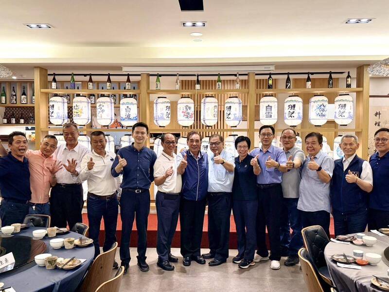 陳見賢和鄭朝方同框! 黨內初選失利後跟竹縣13鄉鎮市長餐敘引關注