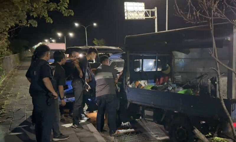 疑疲勞駕駛小貨車台東自撞 「台灣國際緊急救難總隊」即時救援